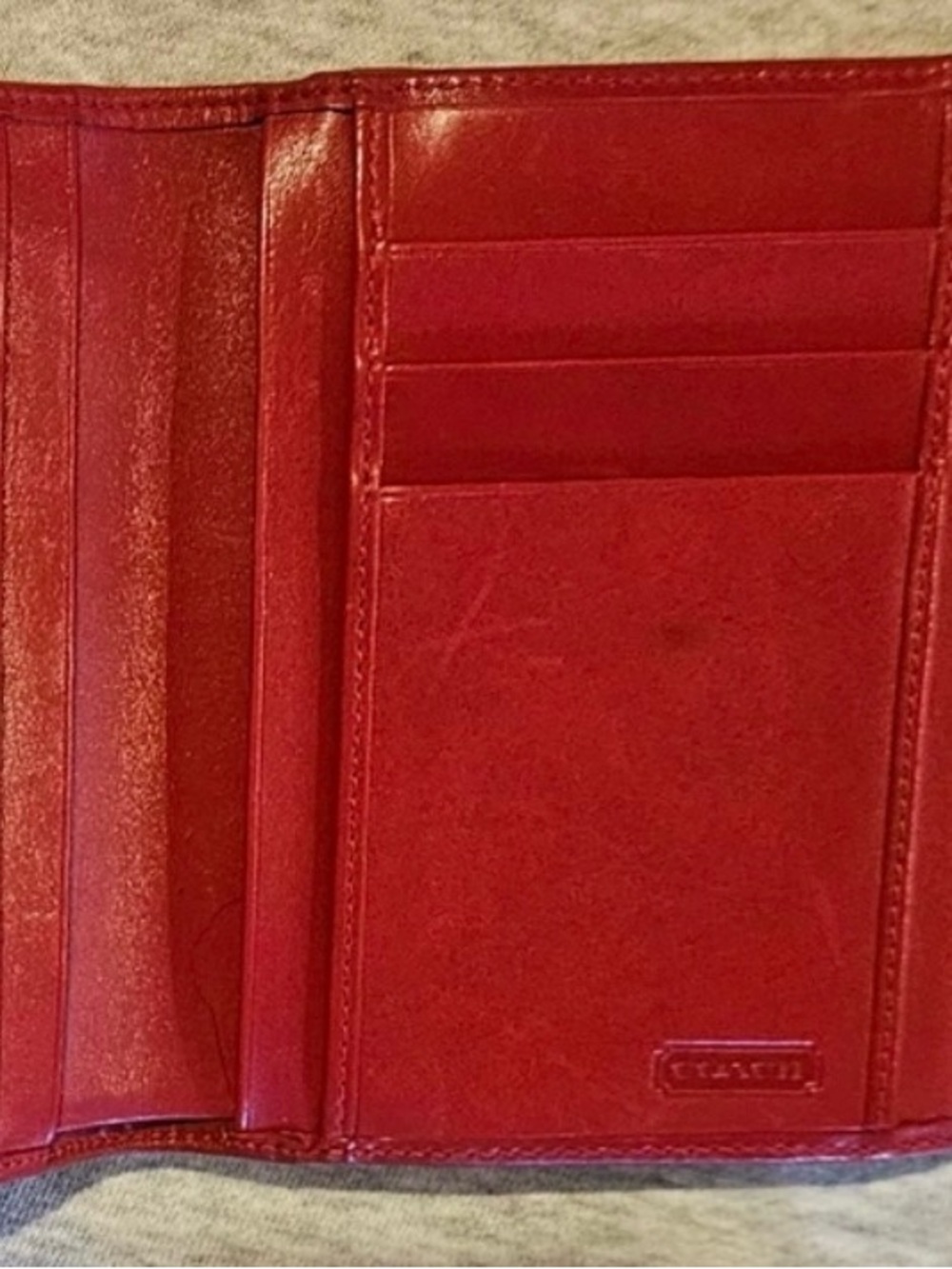 Coach vintage leather wallet in a deep cherry or bordeaux red - Picture 6 of 9